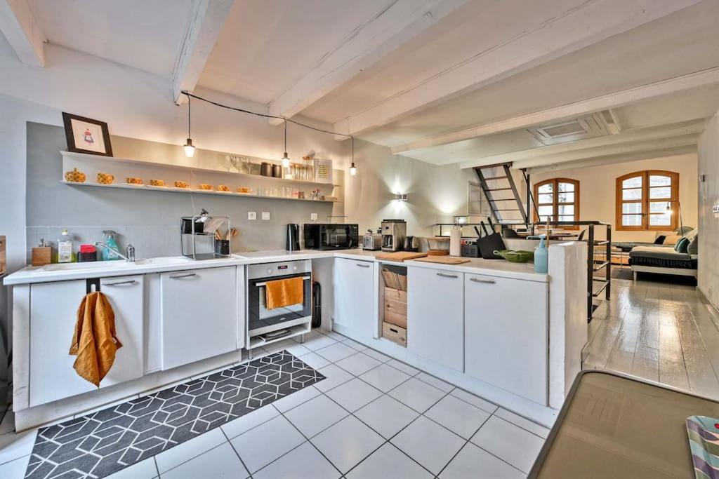 La Bulle - Parking Gratuit En Souterrain - 2 Mins Du Palais Des Papes - Clim Ac - Wifi Apartment อาวีญง ภายนอก รูปภาพ